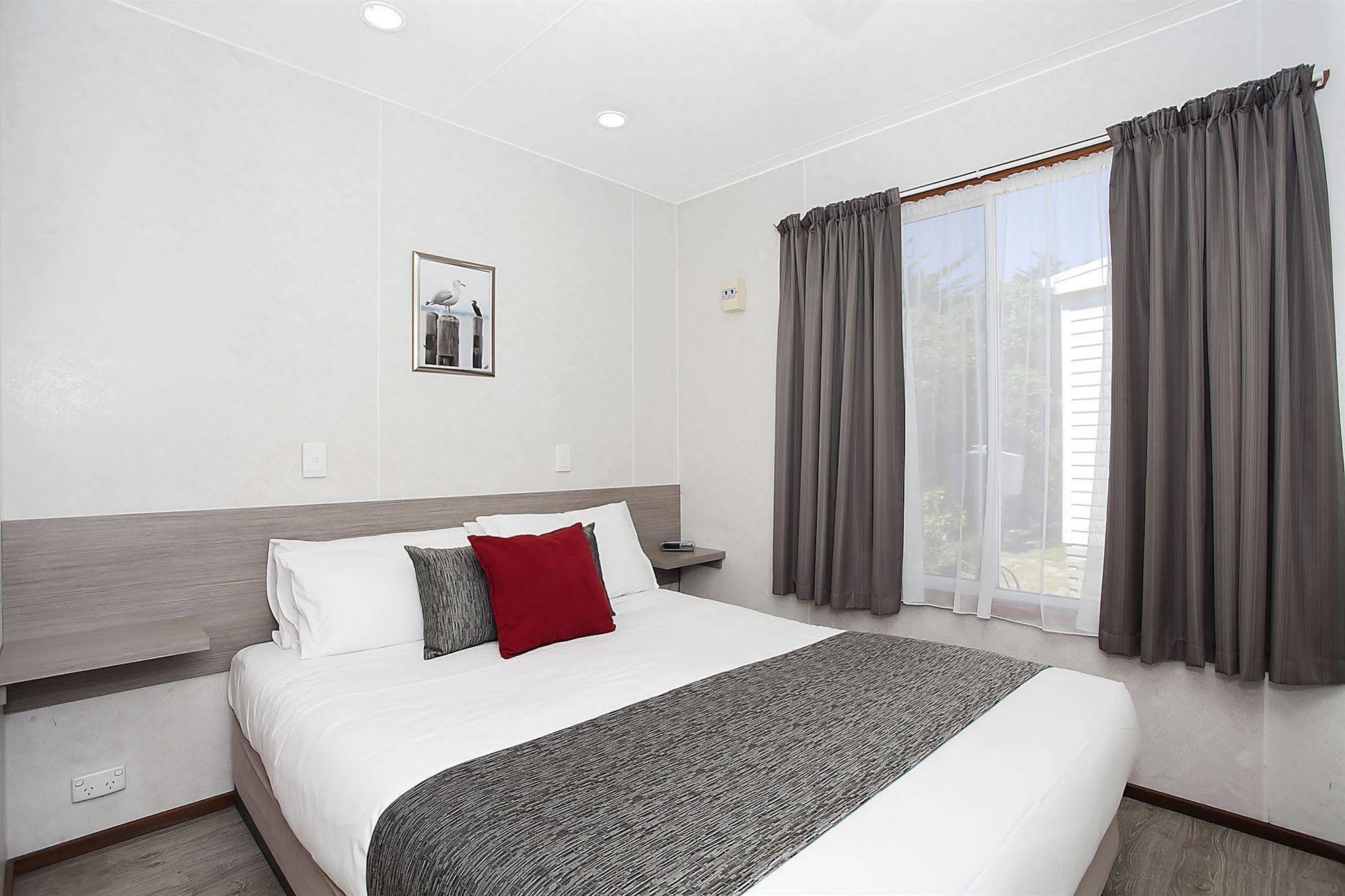 Great Ocean Road Tourist Park Hotel Peterborough Exterior photo